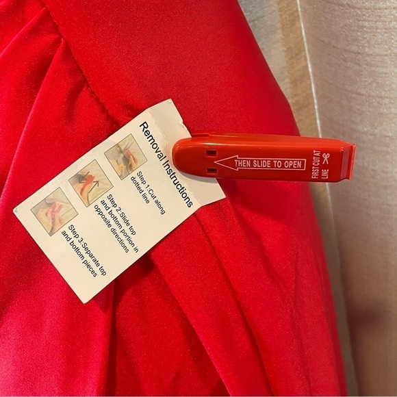 Ieena Mac Duggal Sleeveless Halter Pleated Open Back Gown Red Sz 2 NWT 26623 - Picture 5 of 13